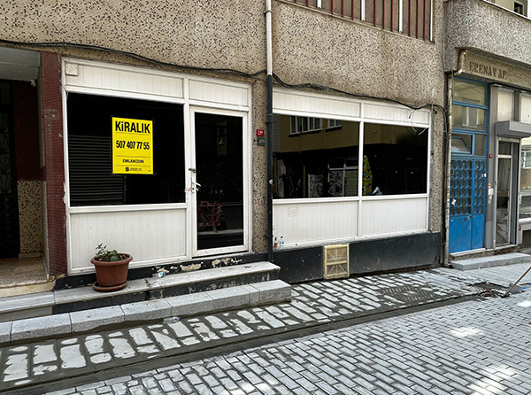 Ümraniye Çarşıda 240 m2 Satılık Dükkan