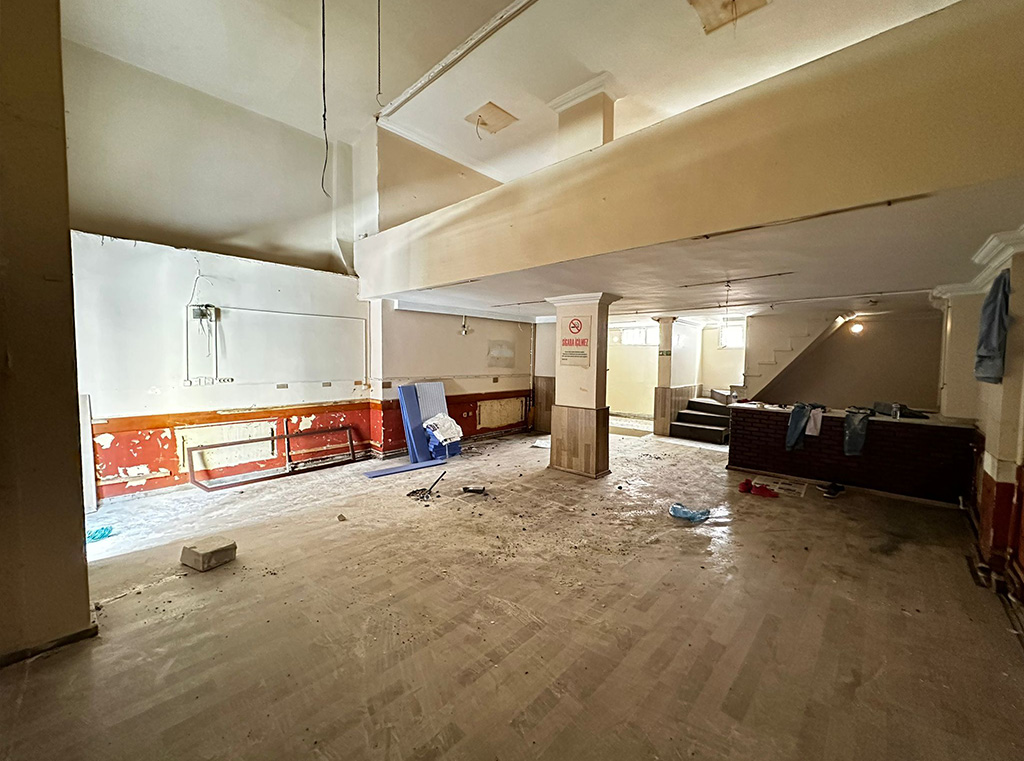 Ümraniye Çarşıda 240 m2 Kiralık Dükkan