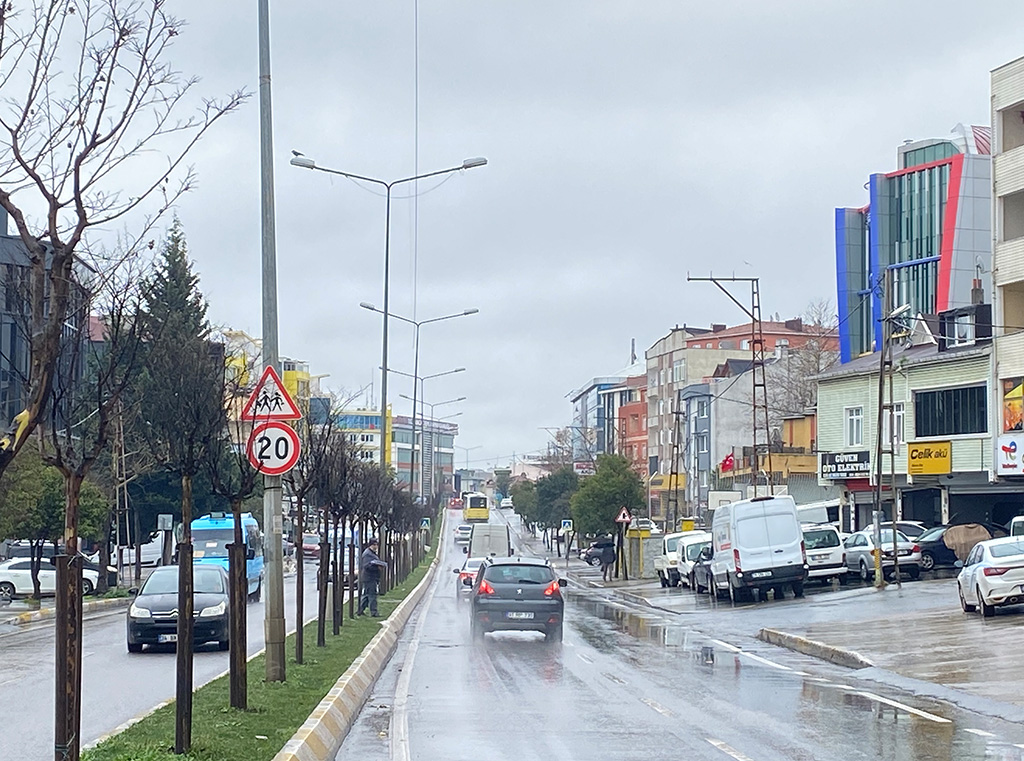 Atatürk Caddesi Üzerinde Kiralık Ofis Büro Katı